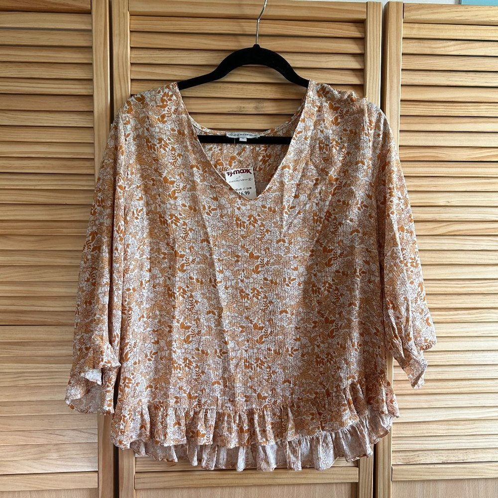 cupcakes & cashmere Floral Ruffle Hem Blouse in Beige and Rust